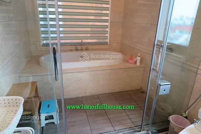 Cho thuê căn hộ cao cấp, 300m2, nội thất thiết kế theo phong cách hoàng gia ở hoàn kiếm