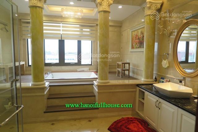 Cho thuê căn hộ cao cấp, 300m2, nội thất thiết kế theo phong cách hoàng gia ở hoàn kiếm