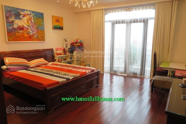 Cho thuê căn hộ cao cấp, 300m2, nội thất thiết kế theo phong cách hoàng gia ở hoàn kiếm