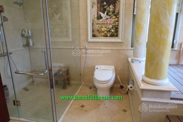 Cho thuê căn hộ cao cấp, 300m2, nội thất thiết kế theo phong cách hoàng gia ở hoàn kiếm