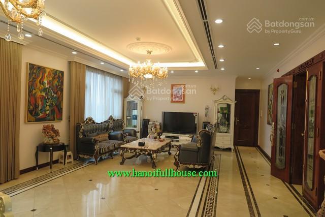Cho thuê căn hộ cao cấp, 300m2, nội thất thiết kế theo phong cách hoàng gia ở hoàn kiếm