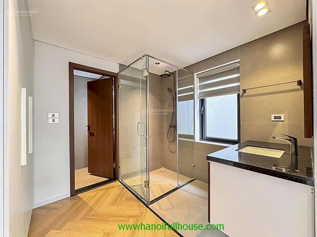 Biệt thự 5 phòng ngủ, sân vườn, bể bơi ở tây hồ cho thuê. biệt thự hiện đại mới đẹp, yên tĩnh