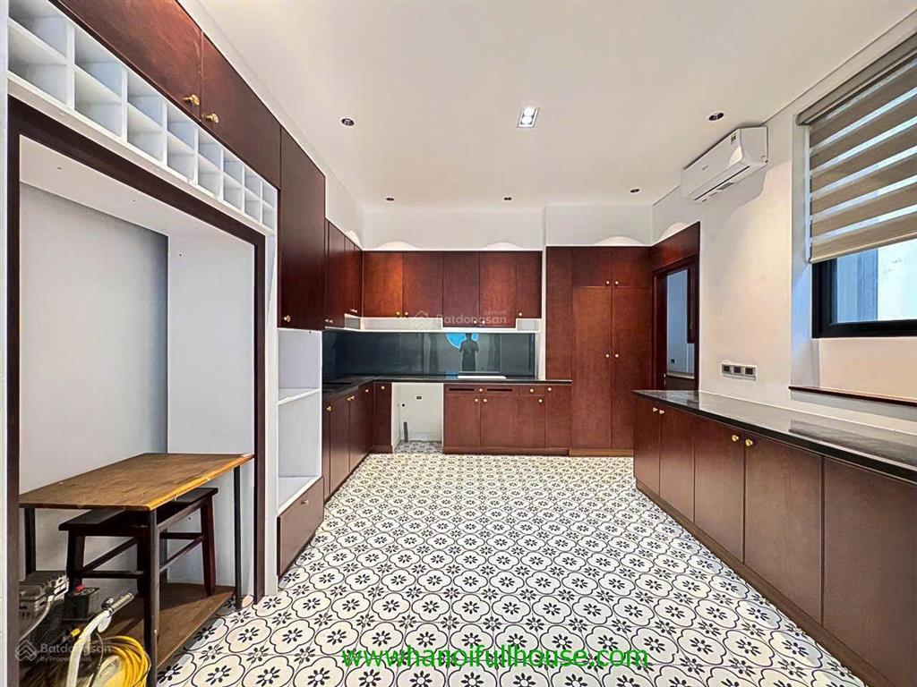 Biệt thự 5 phòng ngủ, sân vườn, bể bơi ở tây hồ cho thuê. biệt thự hiện đại mới đẹp, yên tĩnh