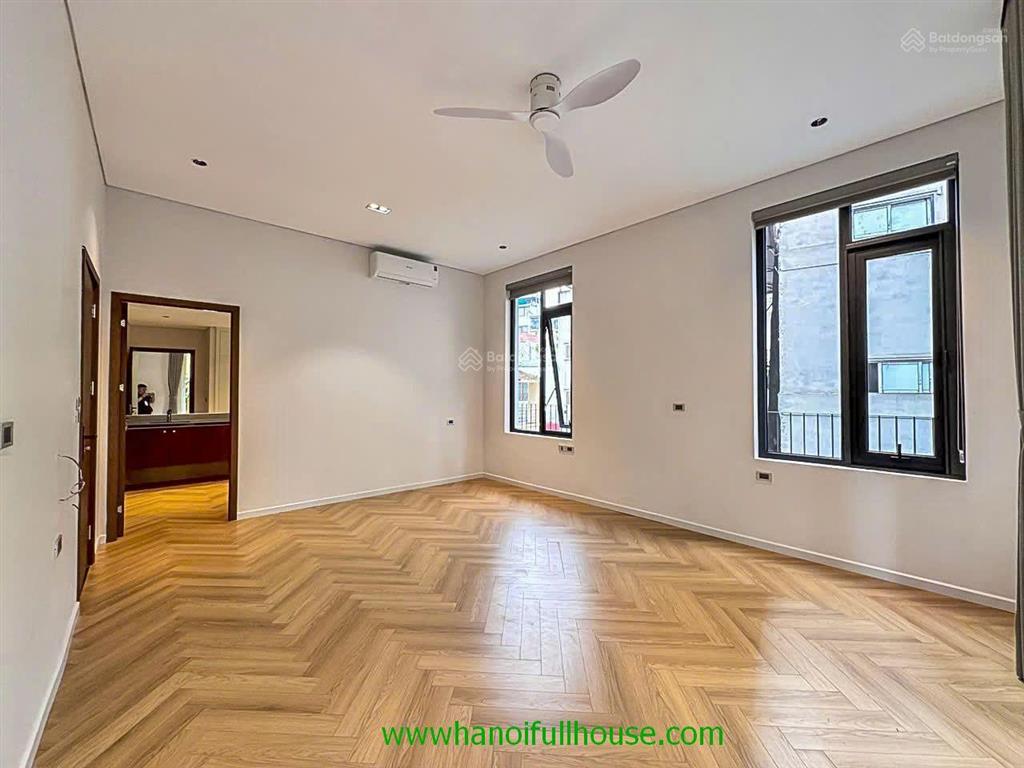 Biệt thự 5 phòng ngủ, sân vườn, bể bơi ở tây hồ cho thuê. biệt thự hiện đại mới đẹp, yên tĩnh