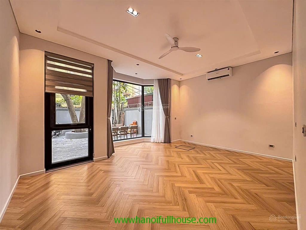 Biệt thự 5 phòng ngủ, sân vườn, bể bơi ở tây hồ cho thuê. biệt thự hiện đại mới đẹp, yên tĩnh