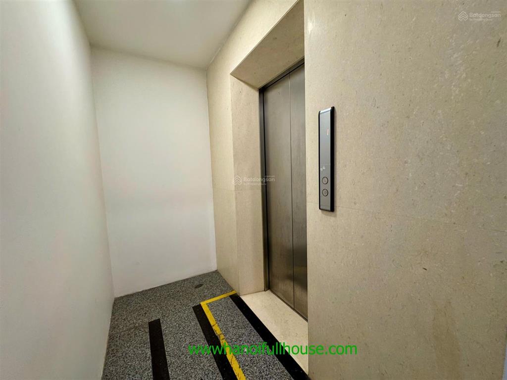 Biệt thự rộng, 6 phòng ngủ, thang máy, gara ở tây hồ cho thuê tiện ở, cty, kinh doanh