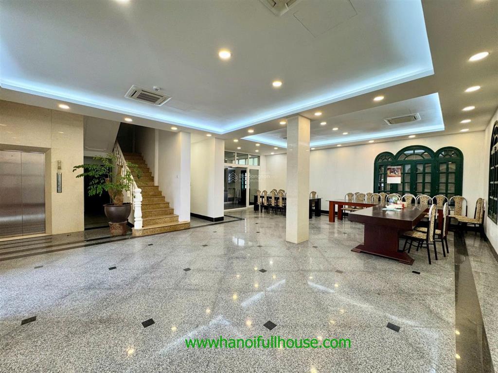 Biệt thự rộng, 6 phòng ngủ, thang máy, gara ở tây hồ cho thuê tiện ở, cty, kinh doanh