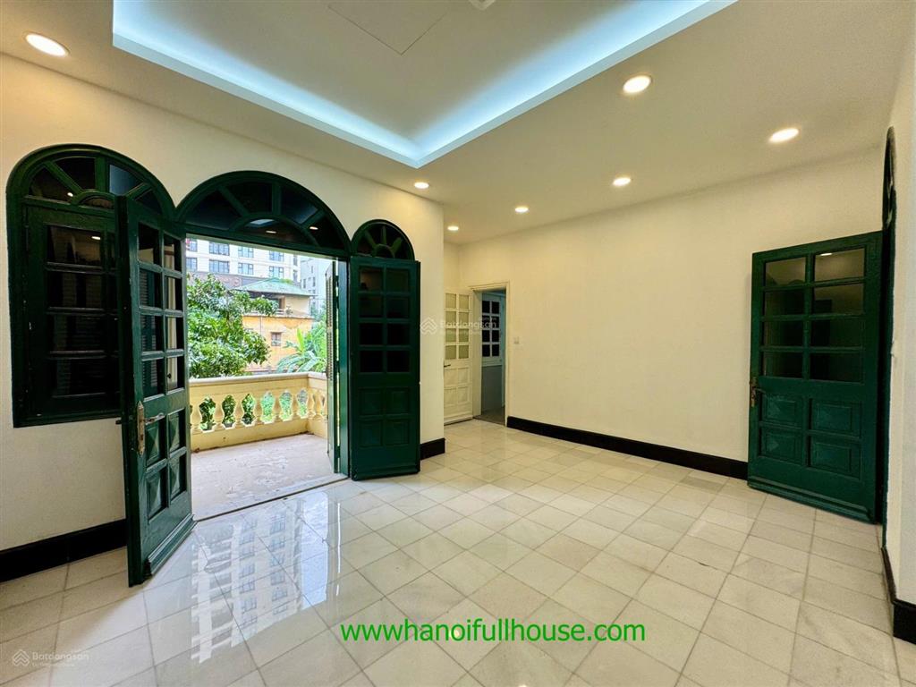 Biệt thự rộng, 6 phòng ngủ, thang máy, gara ở tây hồ cho thuê tiện ở, cty, kinh doanh