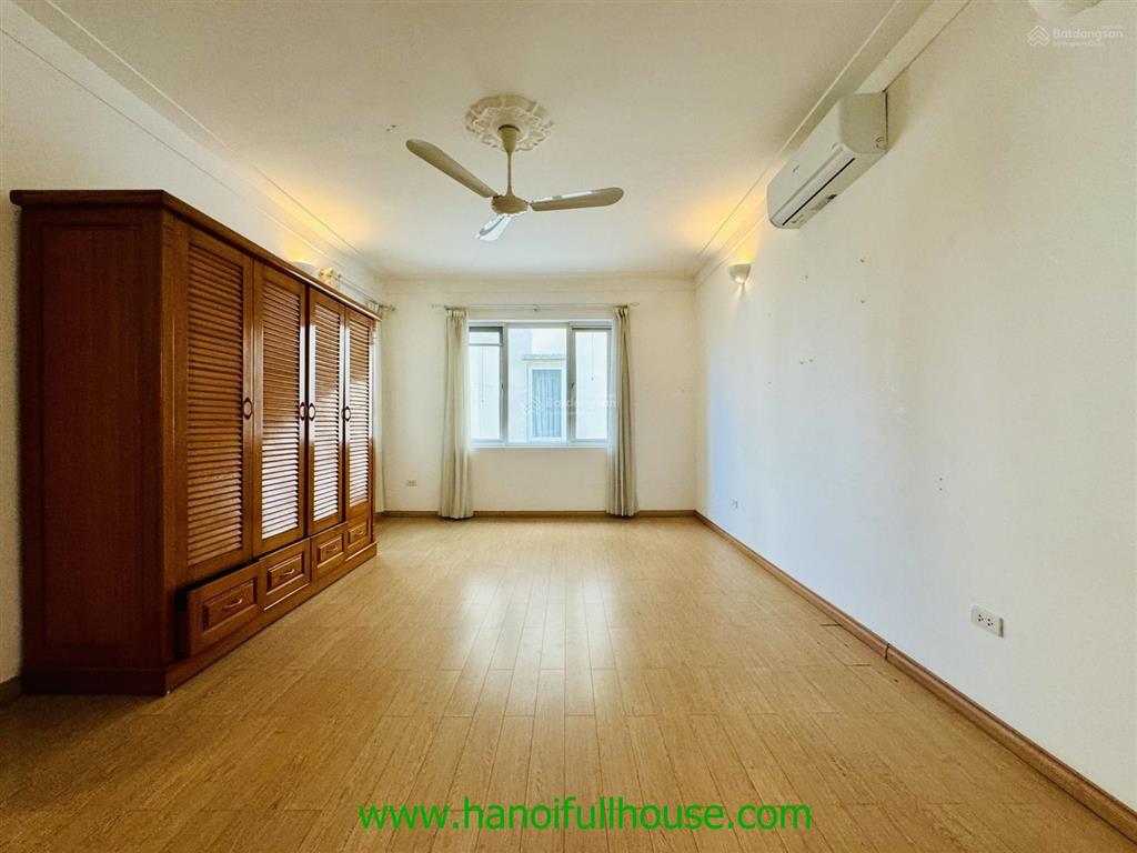 Biệt thự sân vườn, bể bơi ở tây hồ cho thuê ngay cạnh mặt hồ tây cách vài bước chân