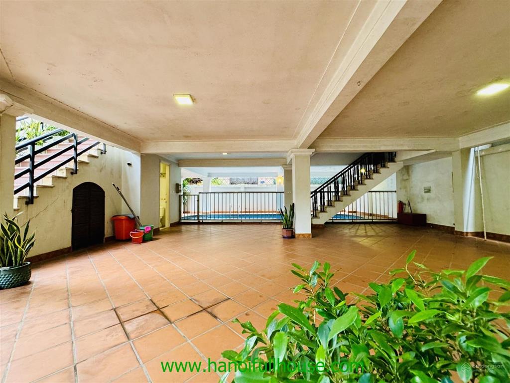 Biệt thự sân vườn, bể bơi ở tây hồ cho thuê ngay cạnh mặt hồ tây cách vài bước chân