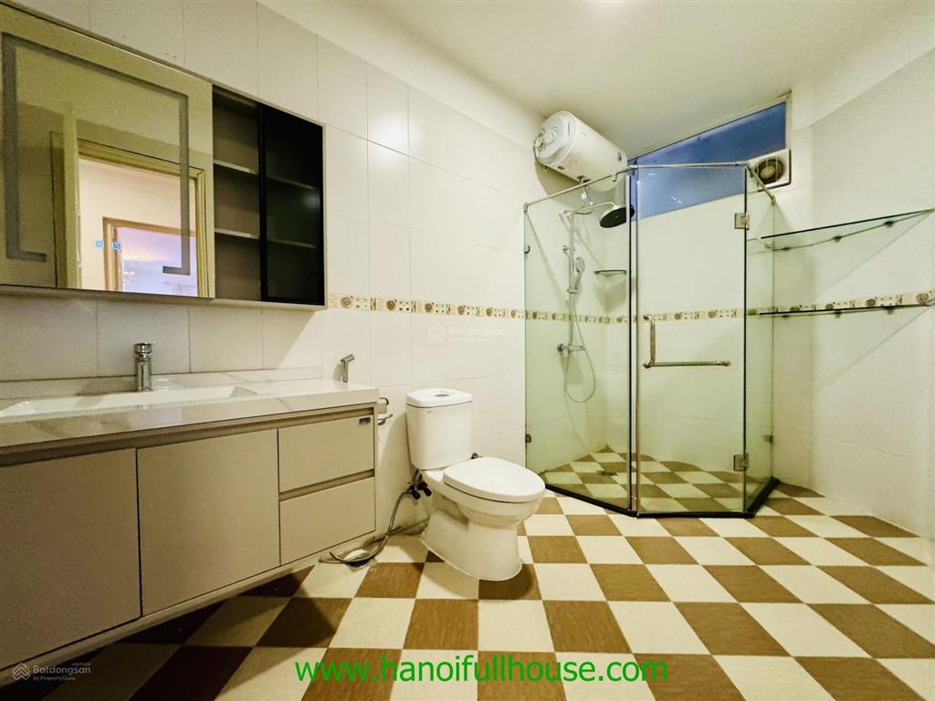 Biệt thự sân vườn, bể bơi ở tây hồ cho thuê ngay cạnh mặt hồ tây cách vài bước chân