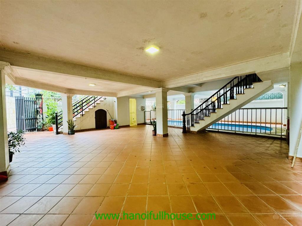 Biệt thự sân vườn, bể bơi ở tây hồ cho thuê ngay cạnh mặt hồ tây cách vài bước chân
