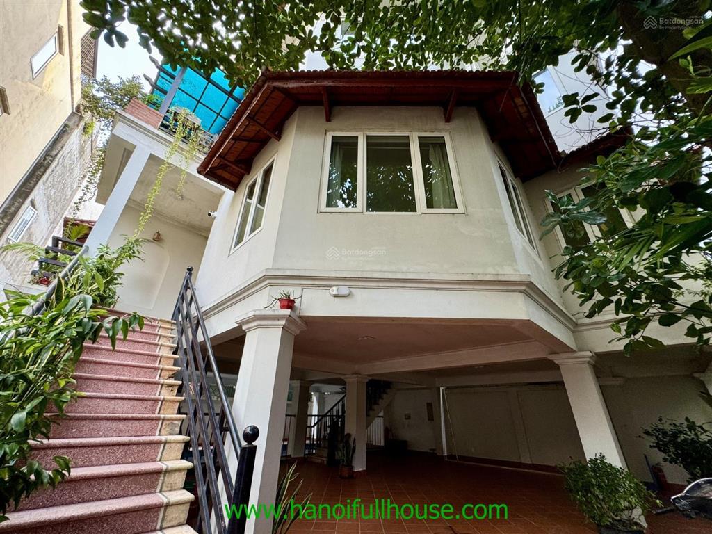 Biệt thự sân vườn, bể bơi ở tây hồ cho thuê ngay cạnh mặt hồ tây cách vài bước chân