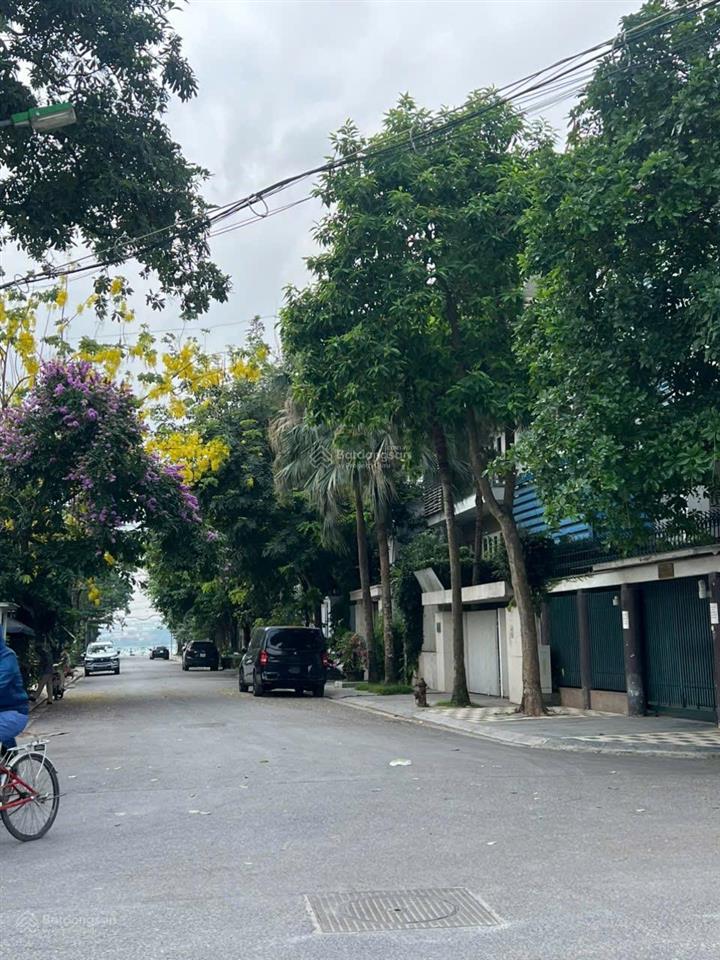Cho thuê biệt thự sân vườn bể bơi ở hồ tây để ở, làm công ty, mầm non xe cộ thoải mái vị trí vip
