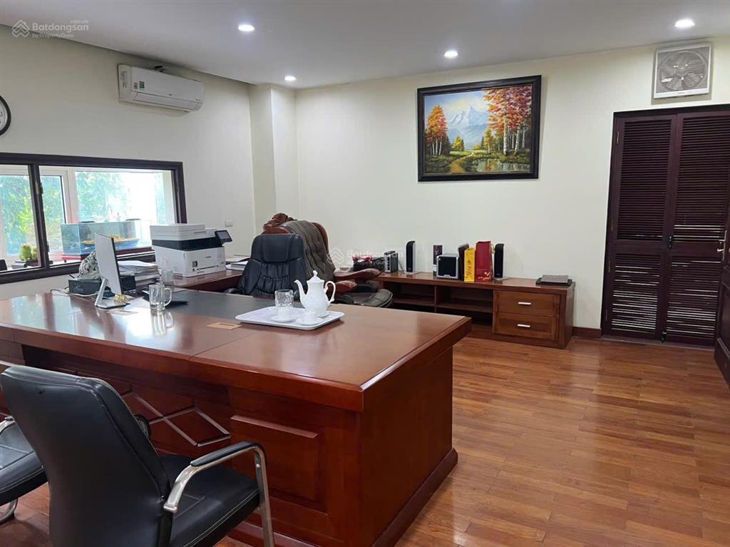 Cho thuê biệt thự sân vườn bể bơi ở hồ tây để ở, làm công ty, mầm non xe cộ thoải mái vị trí vip