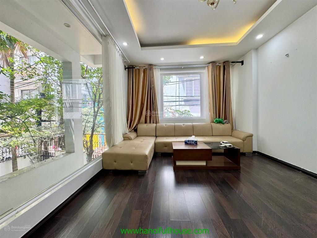 Ngôi nhà sân vườn, 4 phòng ngủ, đủ đồ ở tây hồ cho thuê giá rẻ!