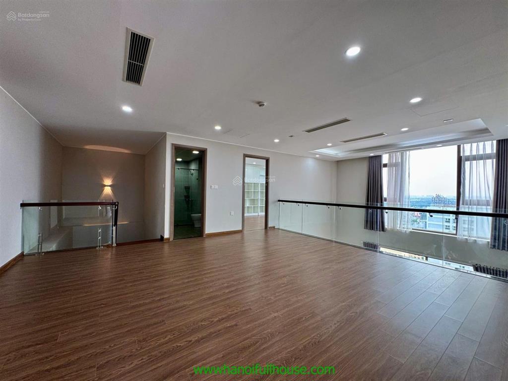 Căn hộ sang trọng, 5 phòng ngủ ở toà udic tây hồ cho thuê rộng 300m2, duplex view hồ tây