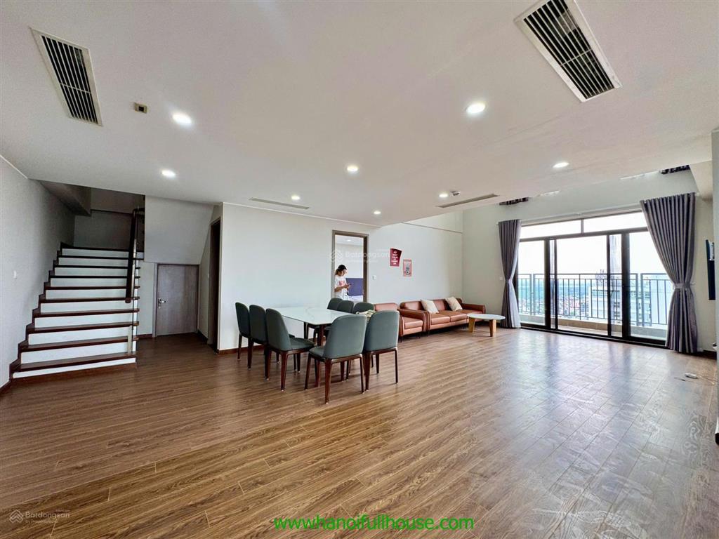Căn hộ sang trọng, 5 phòng ngủ ở toà udic tây hồ cho thuê rộng 300m2, duplex view hồ tây