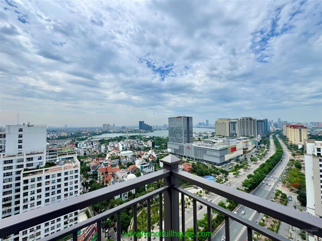 Căn hộ sang trọng, 5 phòng ngủ ở toà udic tây hồ cho thuê rộng 300m2, duplex view hồ tây