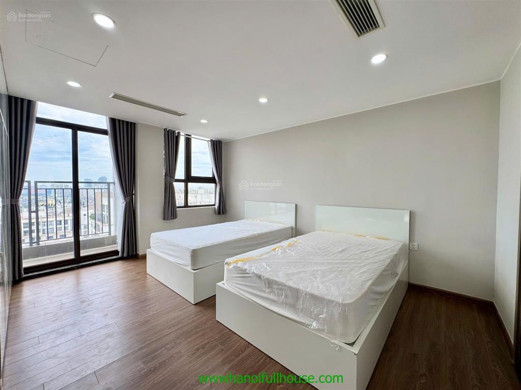 Căn hộ sang trọng, 5 phòng ngủ ở toà udic tây hồ cho thuê rộng 300m2, duplex view hồ tây