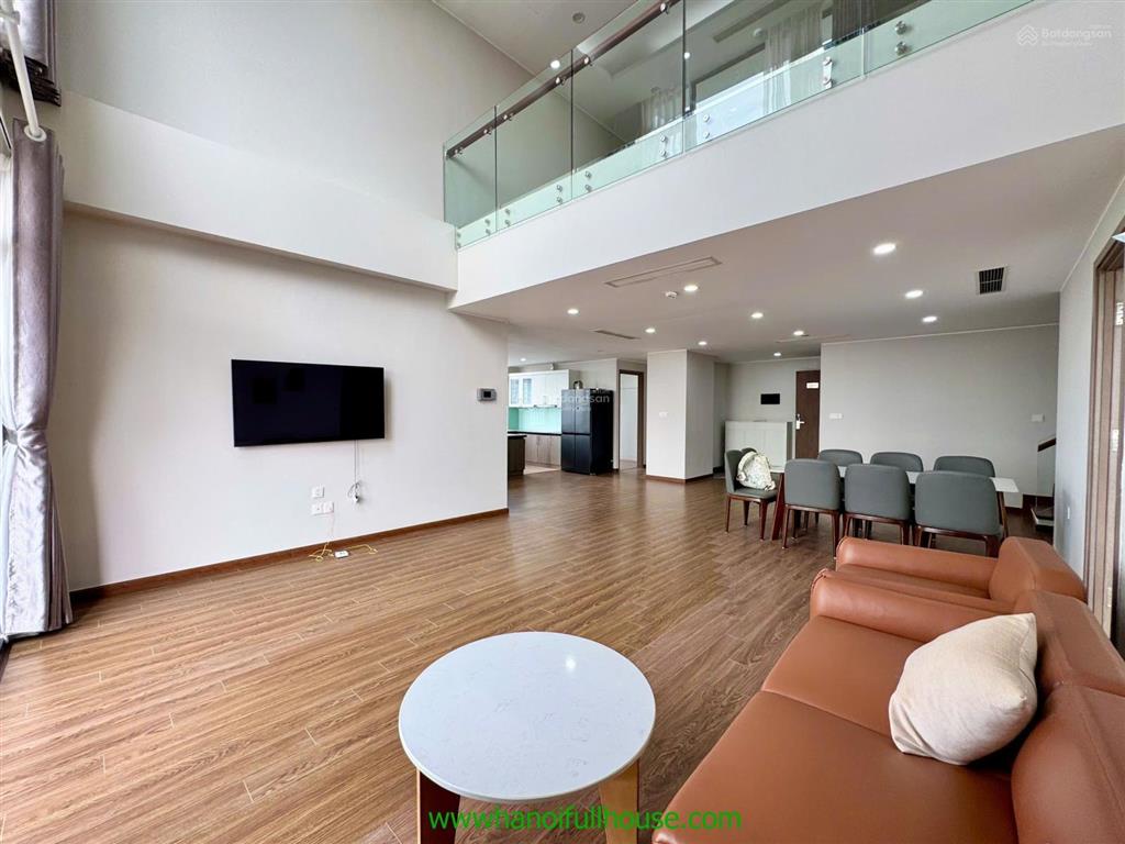 Căn hộ sang trọng, 5 phòng ngủ ở toà udic tây hồ cho thuê rộng 300m2, duplex view hồ tây