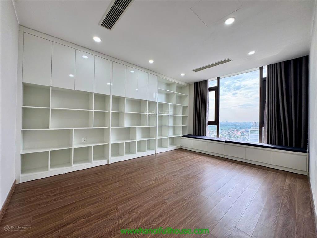 Căn hộ sang trọng, 5 phòng ngủ ở toà udic tây hồ cho thuê rộng 300m2, duplex view hồ tây