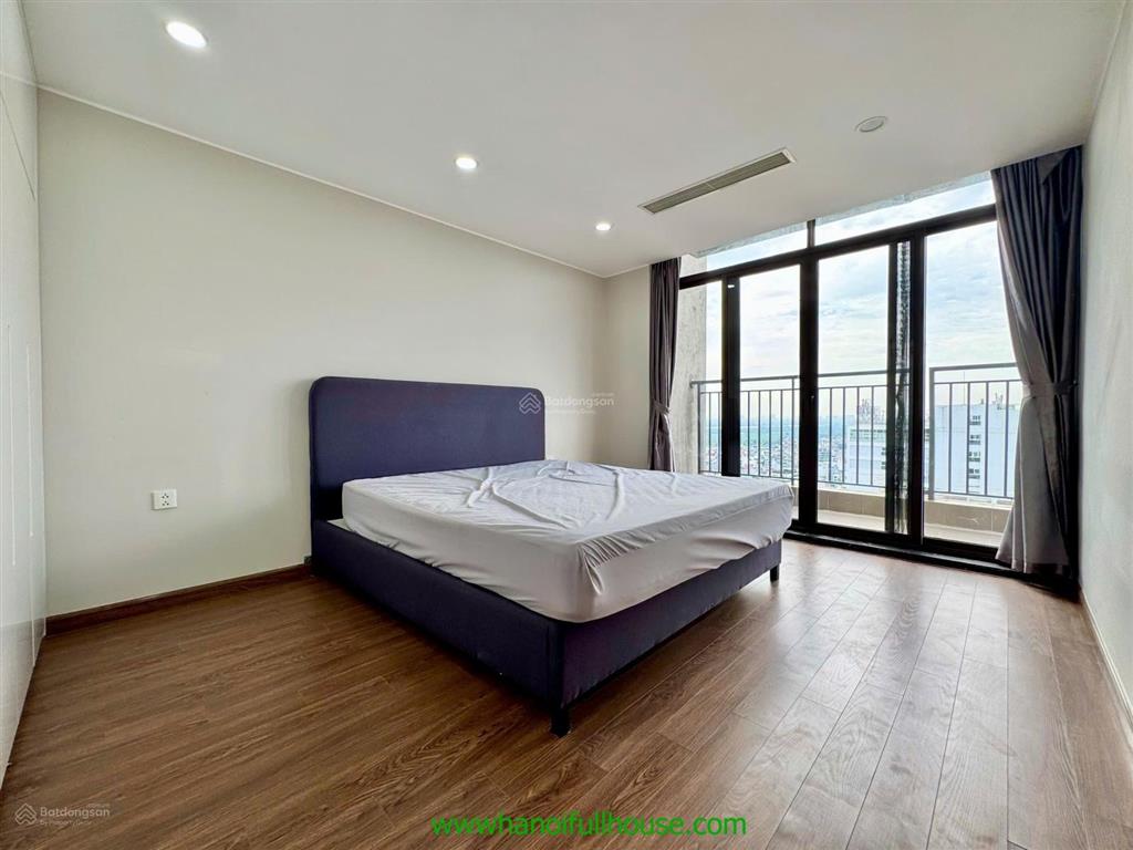 Căn hộ sang trọng, 5 phòng ngủ ở toà udic tây hồ cho thuê rộng 300m2, duplex view hồ tây