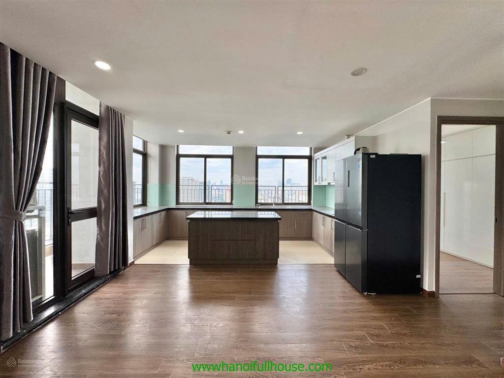 Căn hộ sang trọng, 5 phòng ngủ ở toà udic tây hồ cho thuê rộng 300m2, duplex view hồ tây