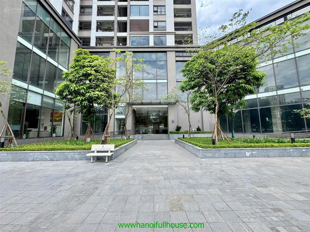 Căn hộ sang trọng, 5 phòng ngủ ở toà udic tây hồ cho thuê rộng 300m2, duplex view hồ tây