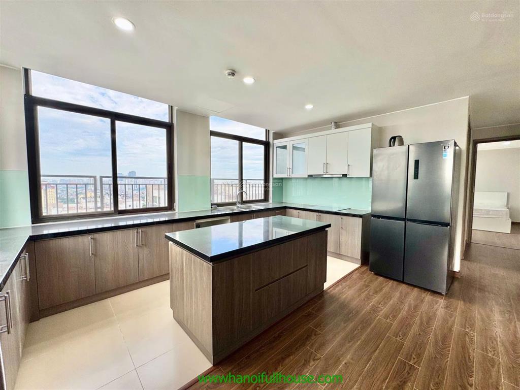 Căn hộ sang trọng, 5 phòng ngủ ở toà udic tây hồ cho thuê rộng 300m2, duplex view hồ tây