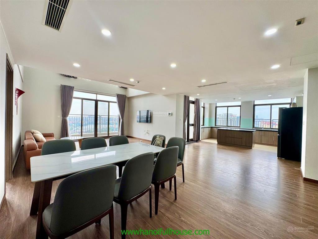 Căn hộ sang trọng, 5 phòng ngủ ở toà udic tây hồ cho thuê rộng 300m2, duplex view hồ tây