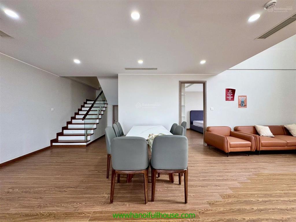 Căn hộ sang trọng, 5 phòng ngủ ở toà udic tây hồ cho thuê rộng 300m2, duplex view hồ tây