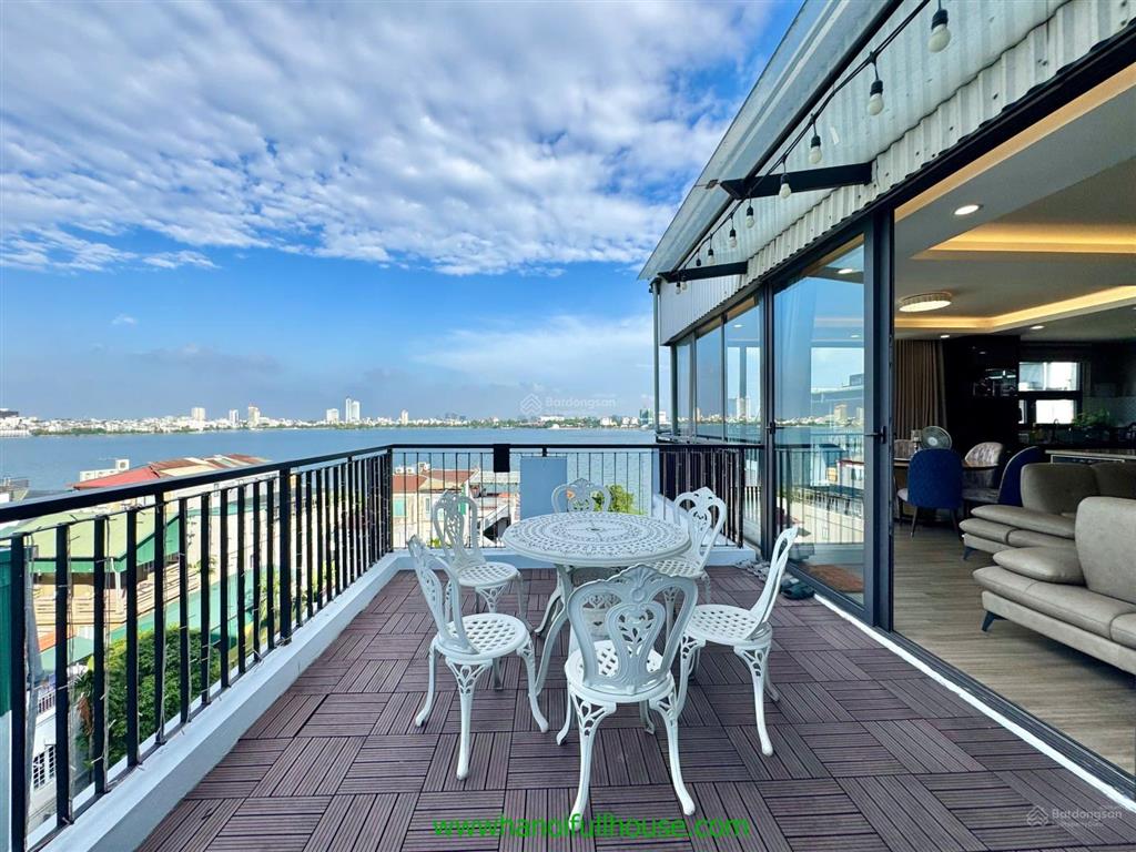 Cho thuê căn hộ duplex 3 phòng ngủ, ban công, view hồ tại đường quảng khánh
