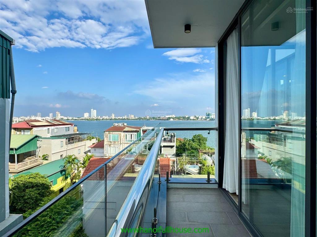 Cho thuê căn hộ duplex 3 phòng ngủ, ban công, view hồ tại đường quảng khánh