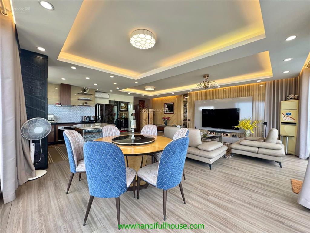 Cho thuê căn hộ duplex 3 phòng ngủ, ban công, view hồ tại đường quảng khánh