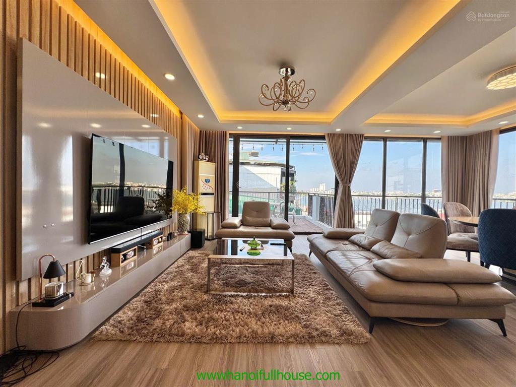 Cho thuê căn hộ duplex 3 phòng ngủ, ban công, view hồ tại đường quảng khánh