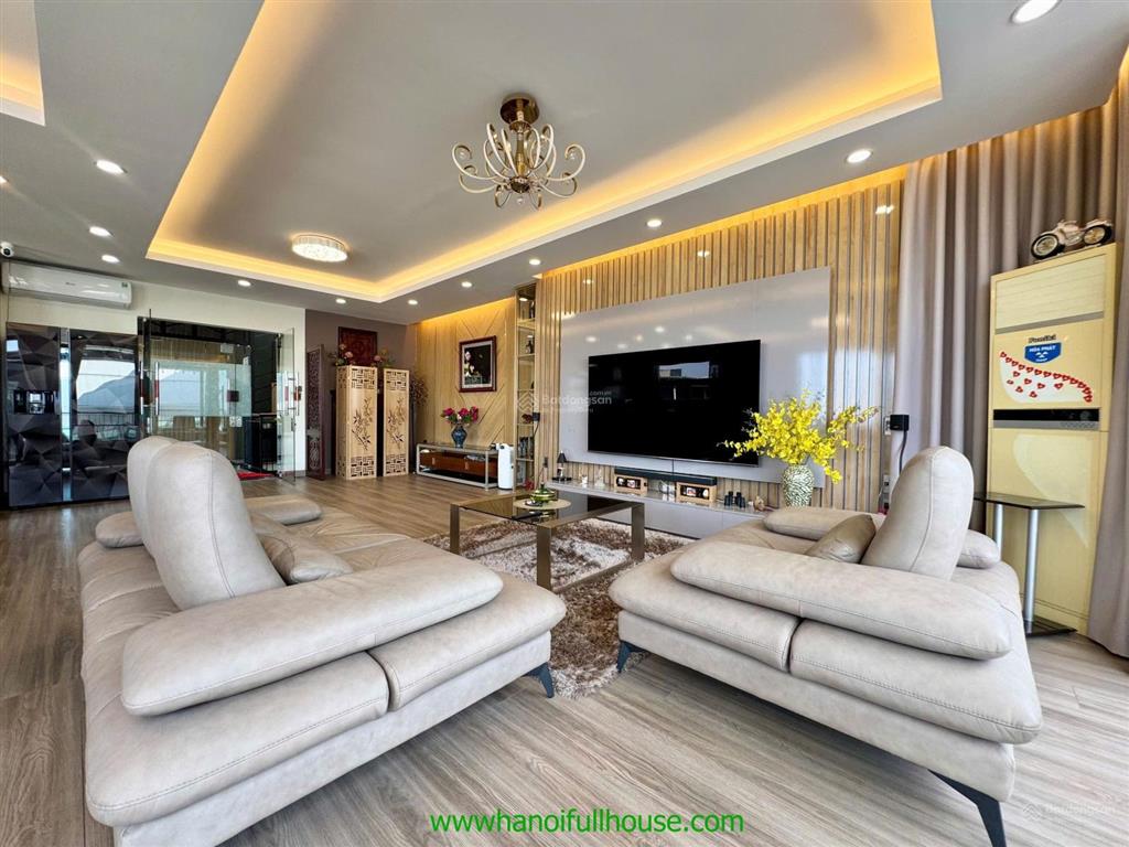 Cho thuê căn hộ duplex 3 phòng ngủ, ban công, view hồ tại đường quảng khánh