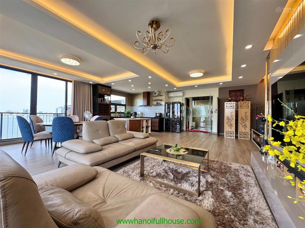 Cho thuê căn hộ duplex 3 phòng ngủ, ban công, view hồ tại đường quảng khánh