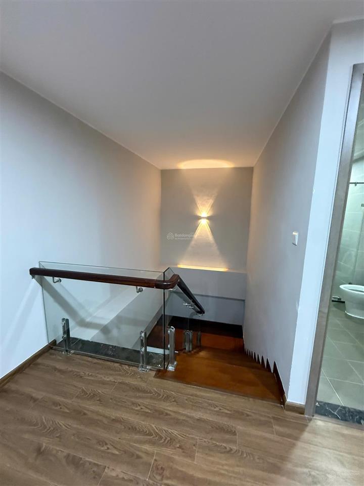 Căn hộ sang trọng, 5 phòng ngủ ở toà udic tây hồ cho thuê rộng tới 300 m2 dạng duplex