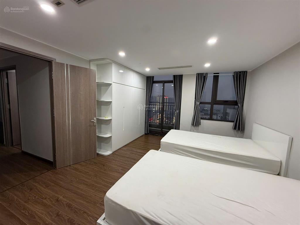 Căn hộ sang trọng, 5 phòng ngủ ở toà udic tây hồ cho thuê rộng tới 300 m2 dạng duplex