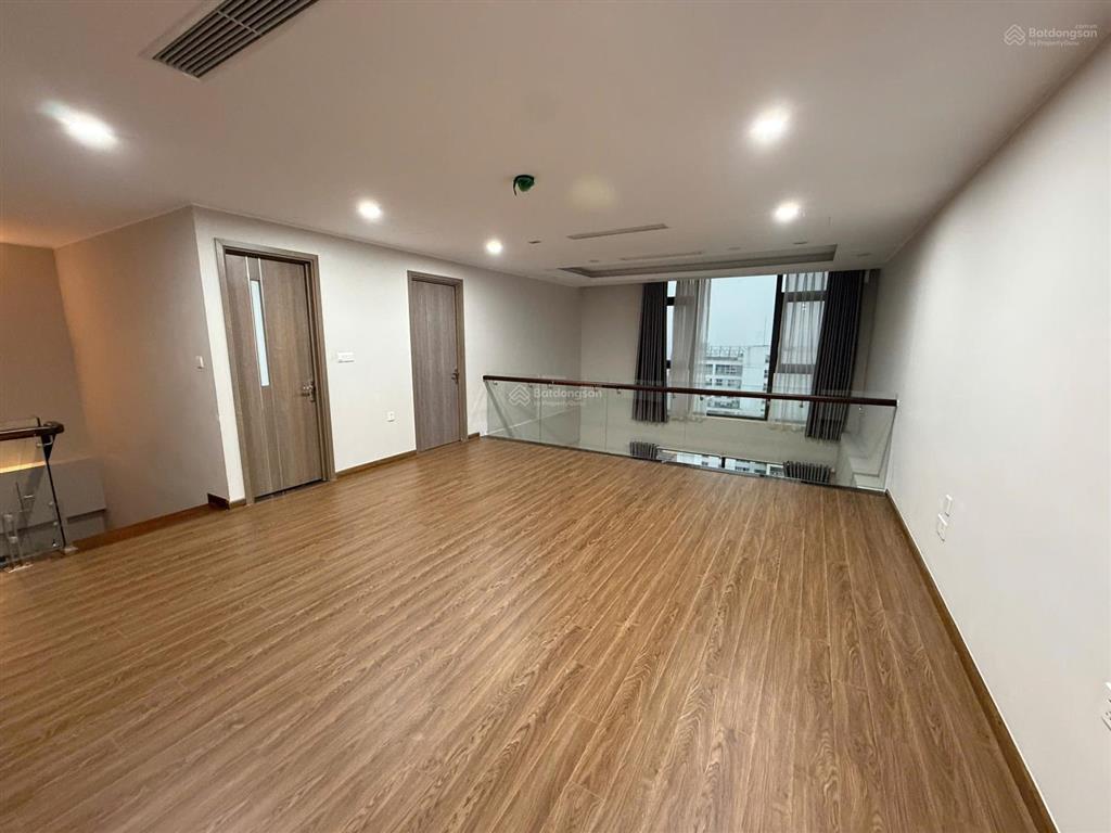 Căn hộ sang trọng, 5 phòng ngủ ở toà udic tây hồ cho thuê rộng tới 300 m2 dạng duplex