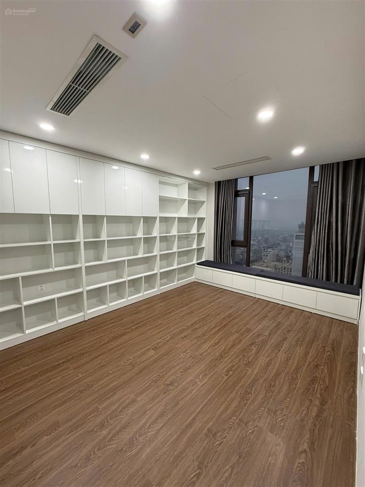 Căn hộ sang trọng, 5 phòng ngủ ở toà udic tây hồ cho thuê rộng tới 300 m2 dạng duplex