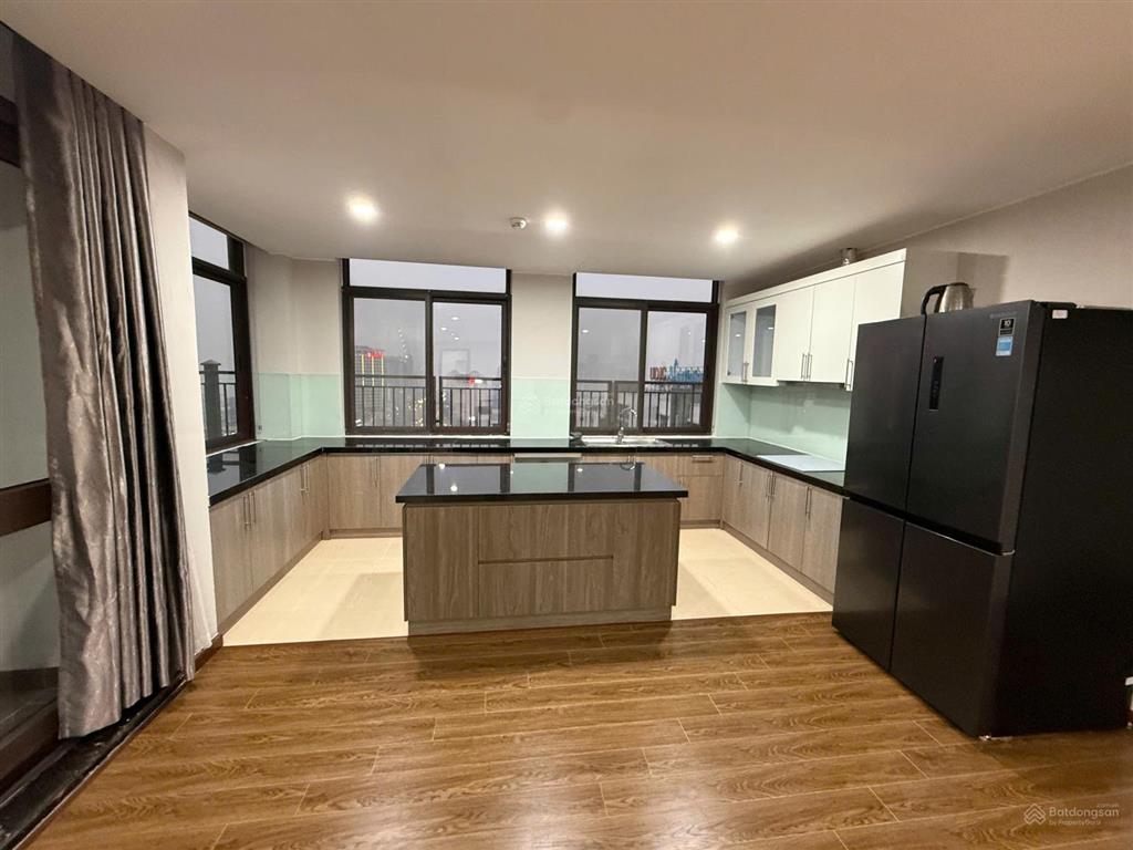 Căn hộ sang trọng, 5 phòng ngủ ở toà udic tây hồ cho thuê rộng tới 300 m2 dạng duplex