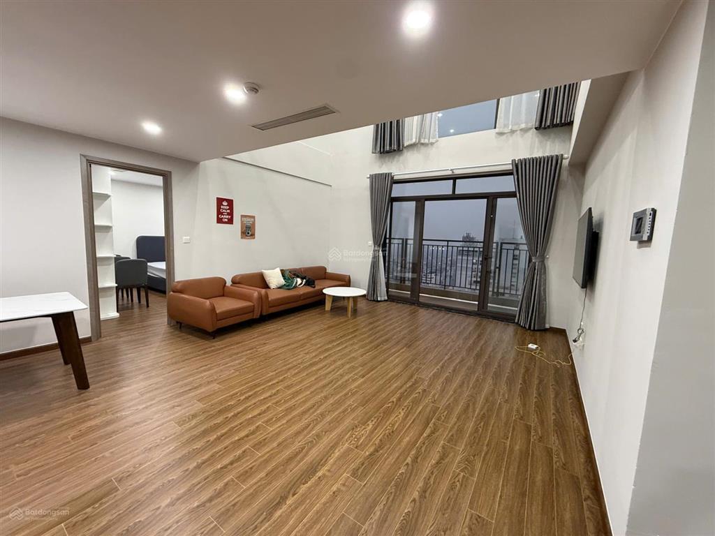 Căn hộ sang trọng, 5 phòng ngủ ở toà udic tây hồ cho thuê rộng tới 300 m2 dạng duplex