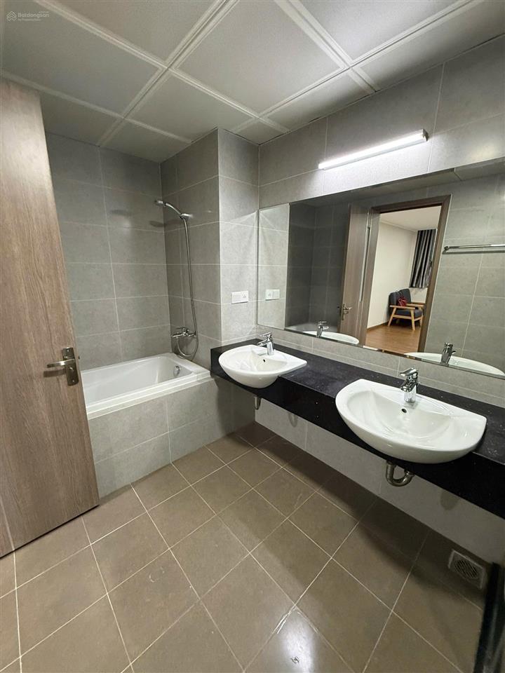 Căn hộ sang trọng, 5 phòng ngủ ở toà udic tây hồ cho thuê rộng tới 300 m2 dạng duplex