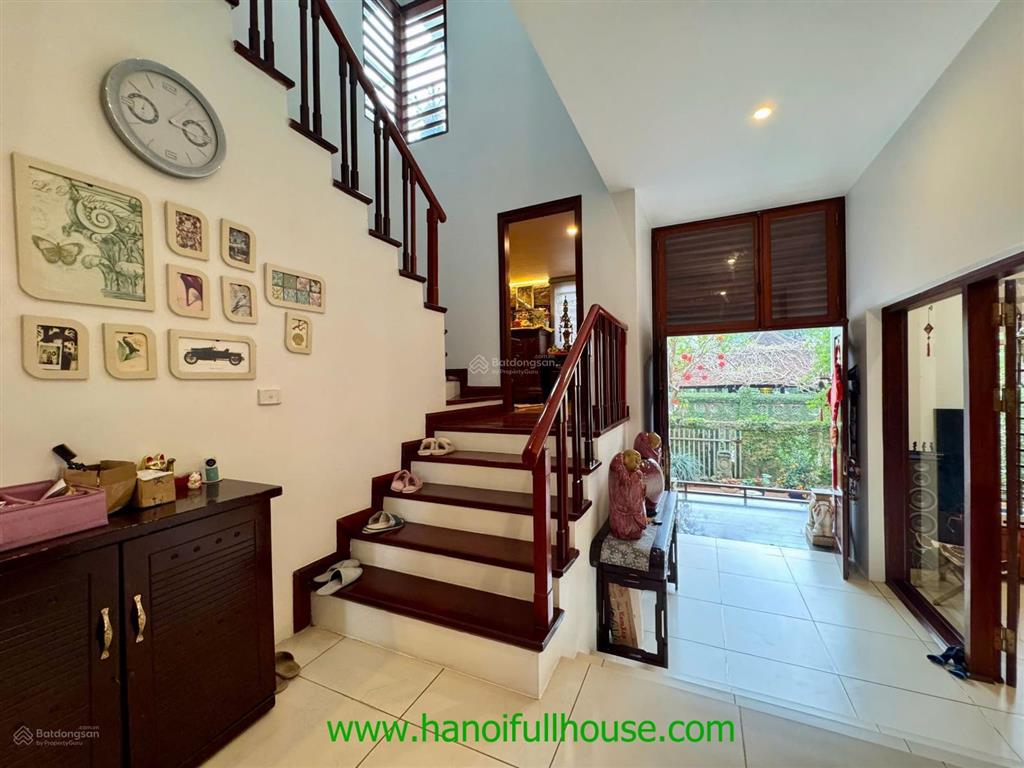 Biệt thự sân vườn rộng rãi sang trọng tại quận tây hồ cho thuê ở