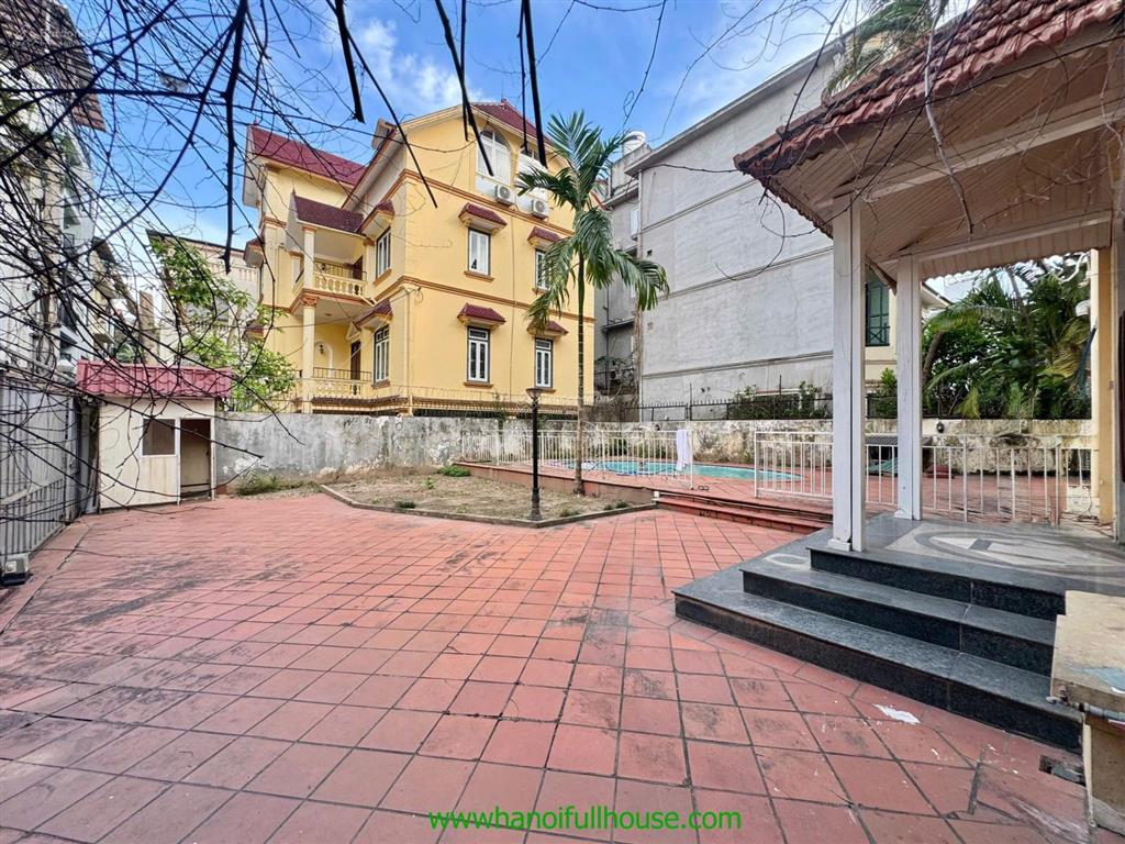Biệt thự 400m2 rộng rãi có hồ bơi cho thuê tại tây hồ. xe hơi vào sân vườn rộng nổi bật quảng an