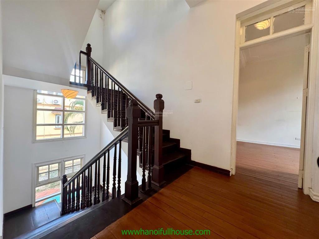 Biệt thự 400m2 rộng rãi có hồ bơi cho thuê tại tây hồ. xe hơi vào sân vườn rộng nổi bật quảng an