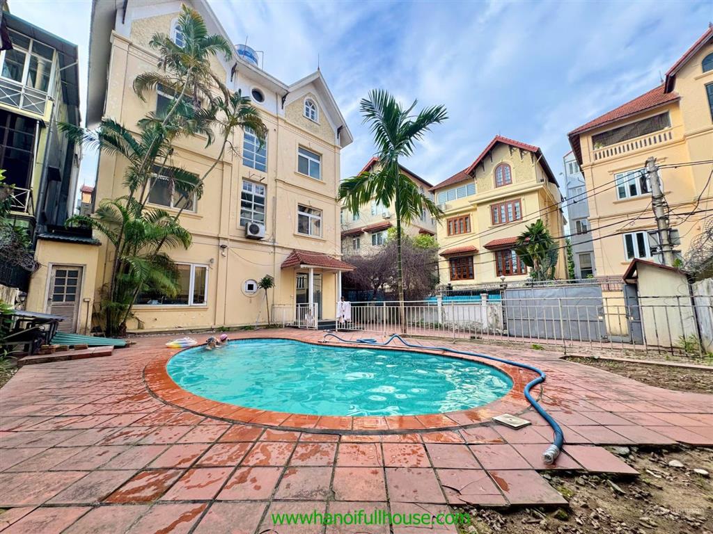 Biệt thự 400m2 rộng rãi có hồ bơi cho thuê tại tây hồ. xe hơi vào sân vườn rộng nổi bật quảng an