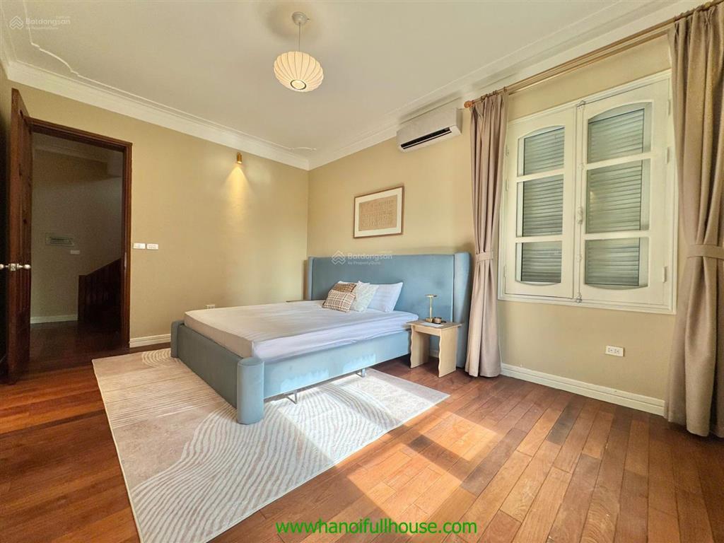 Biệt thự sân vườn, 4 phòng ngủ ở tây hồ đầy đủ đồ đạc đẹp cho thuê
